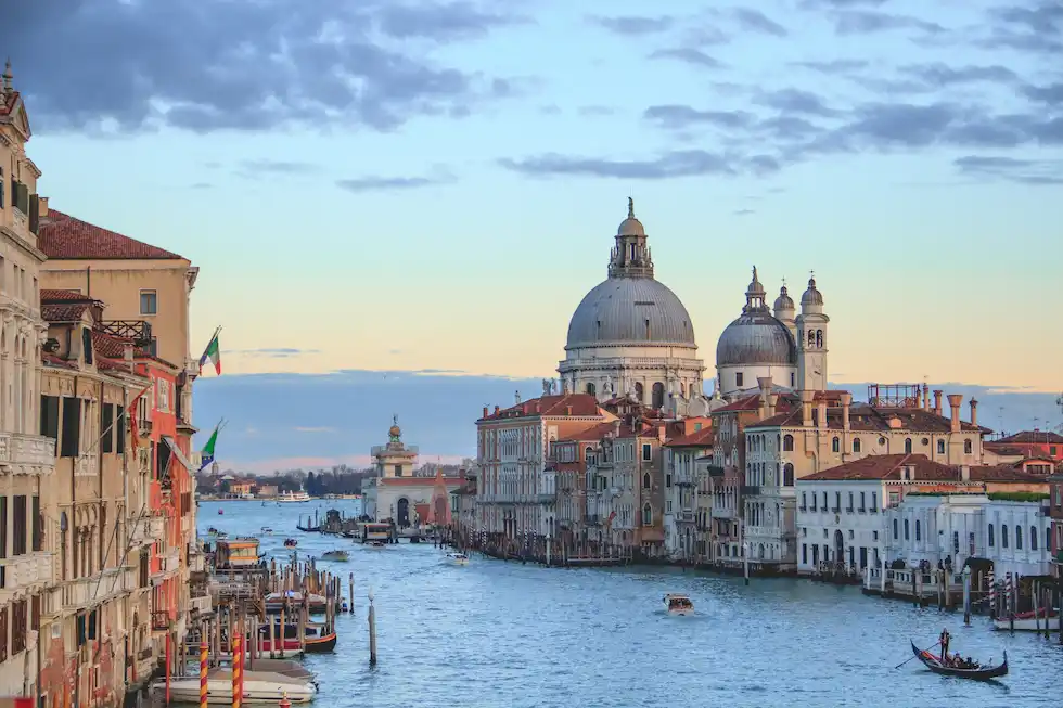 venecia asturias vuelos
